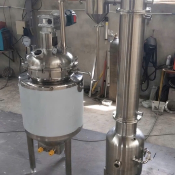 Máy cô đặc chân không 100 lít