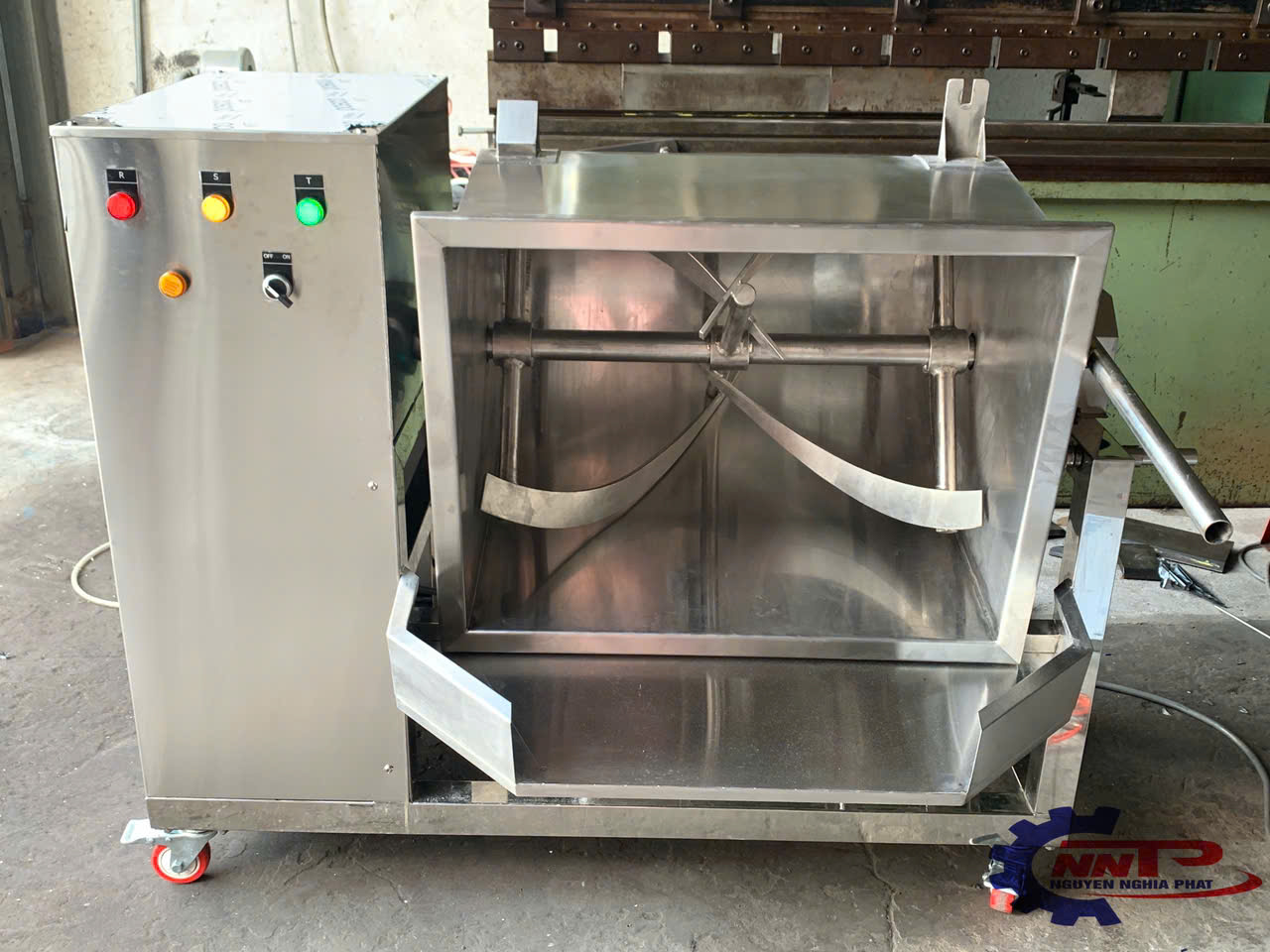 Máy trộn bột nằm ngang