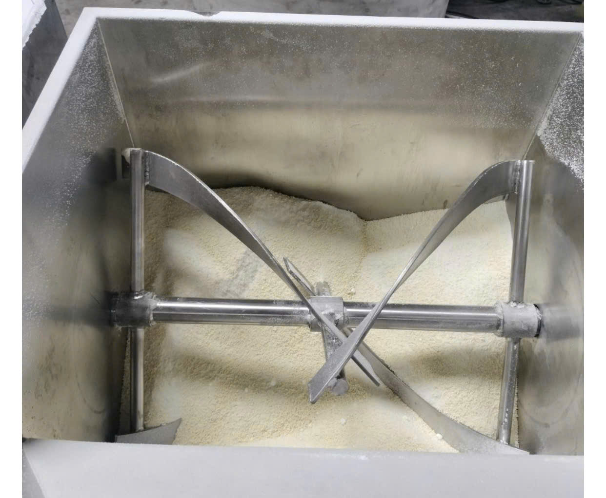 Máy trộn nằm ngang 100kg